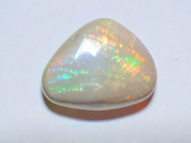 3月2日の誕生石　シェル・オパール