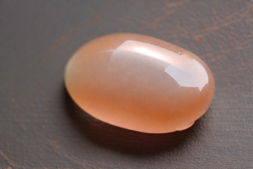 3月15日の誕生石　オレンジ・ムーンストーン