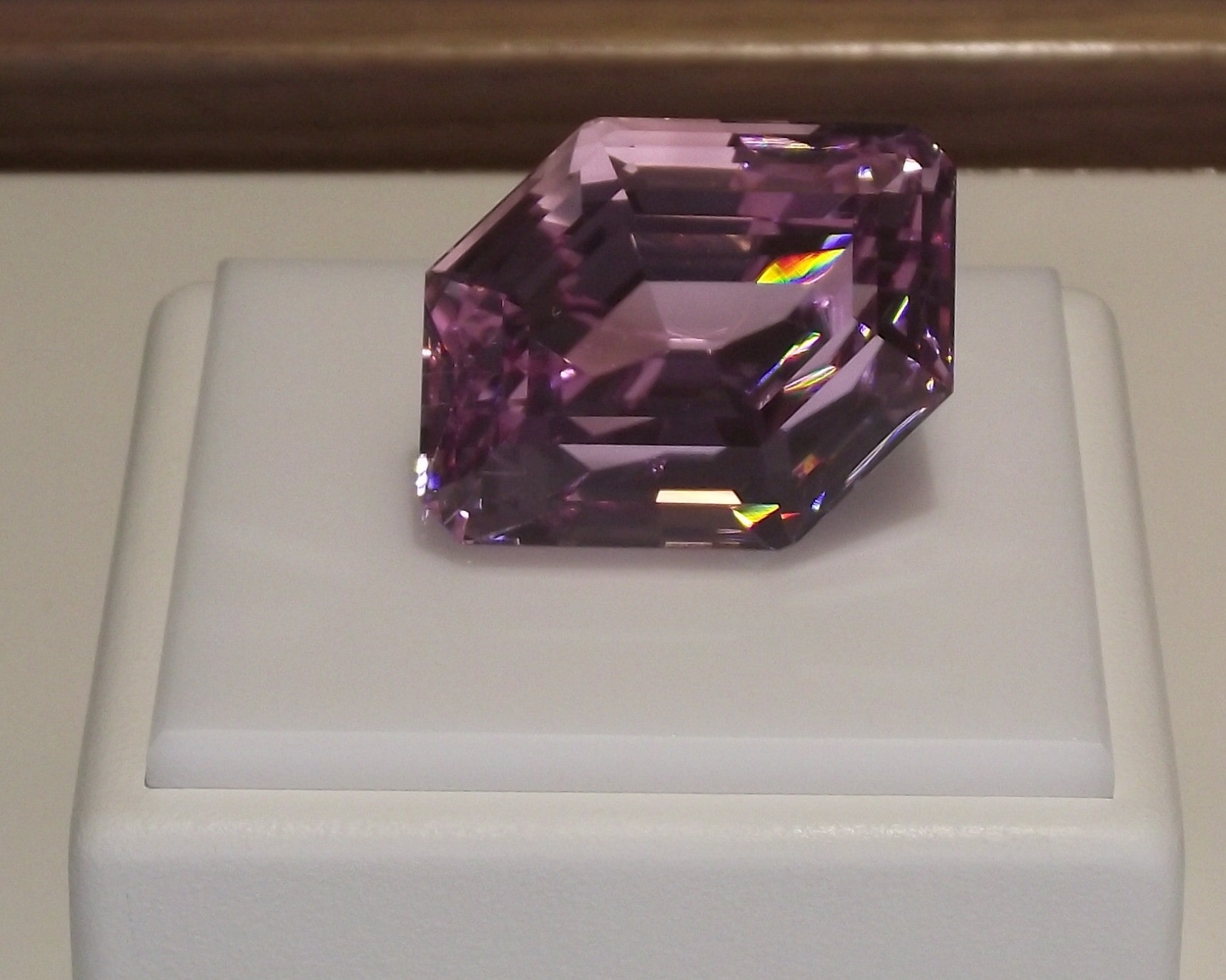 4月24日の誕生石　クンツアイト