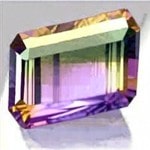 4月26日の誕生石　アメシスト（紫と緑の縞目模様）