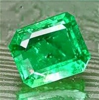 6月14日の誕生石　フラッグ・インクルージョン内包エメラルド