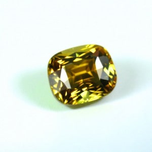 8月13日の誕生石　イエロー・ジルコン