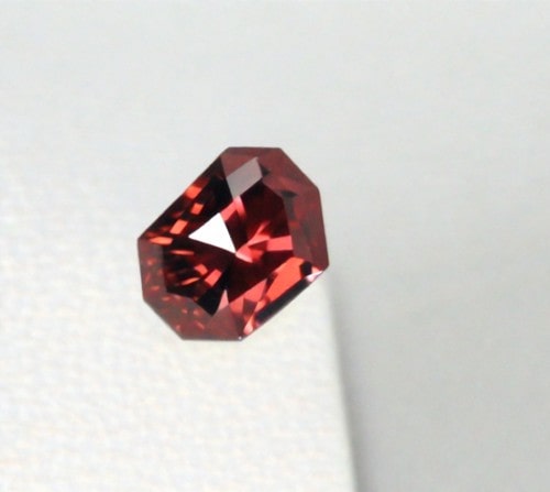 10月11日の誕生石　ロードライト・ガーネット