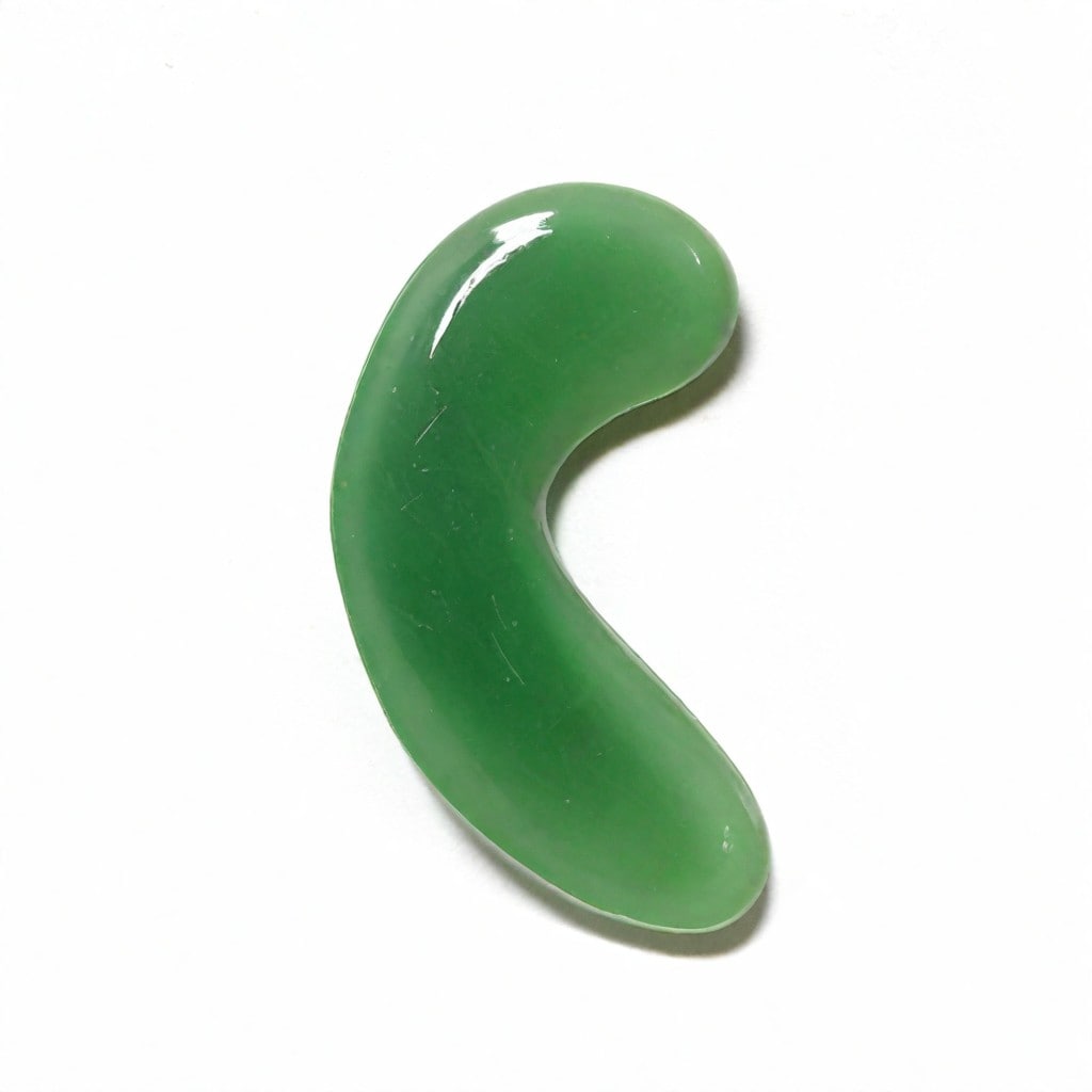 11月17日の誕生石　グリーン・アベンチュリン・クォーツの勾玉