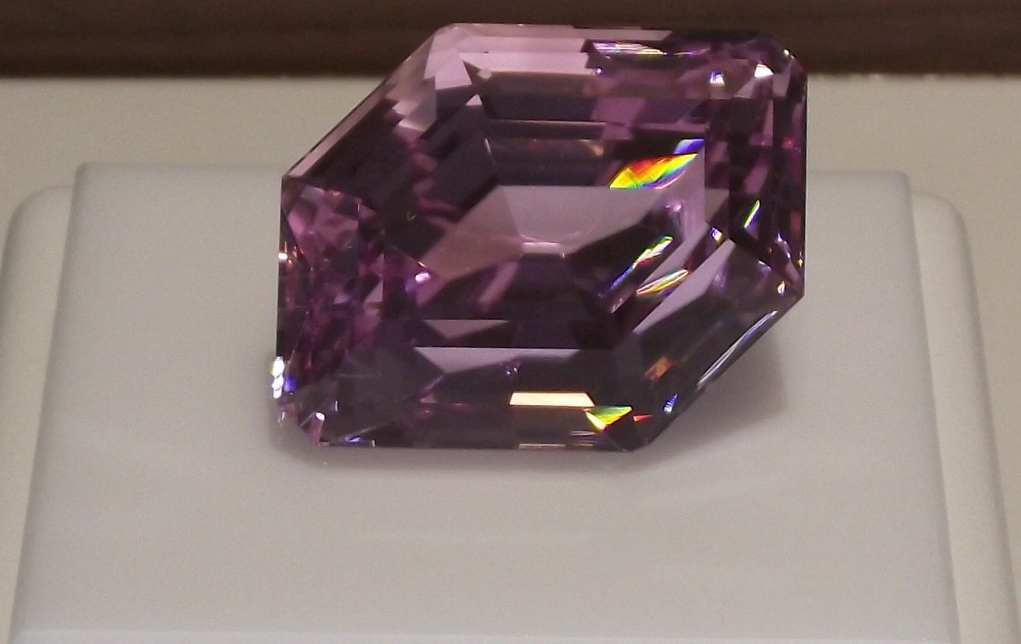 9月の誕生石　クンツァイト