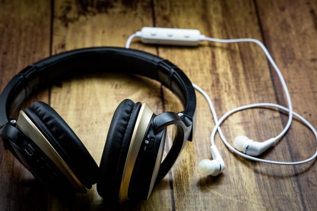 ヘッドホンの日