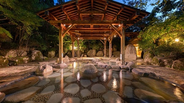 村杉温泉・風雅の宿「長生館」大庭園の日